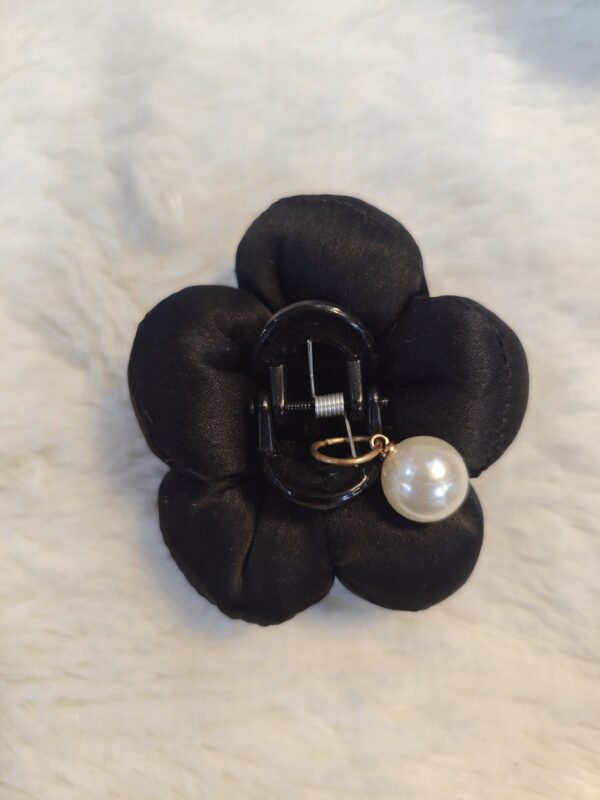 IMG_20250702_161705 black flower hair clip